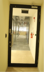 Porte coupe-feu moderne vitrée très demandée pour les hôpitaux, les établissements d'enseignement et les projets commerciaux, disponible au prix d'exportation - Product Image 3
