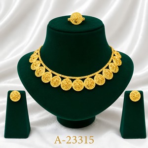 Ensemble de bijoux en alliage plaqué or pour femmes, collier, boucles d'oreilles, bague, design classique A-23315 - Product Image 1