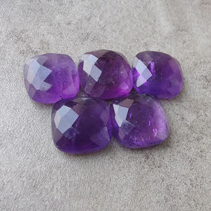 พลอยแอมเมทิสต์ธรรมชาติทรงเชคเกอร์คัท รูปทรงคุชชั่น  แบบหลวม  ด้านหลังแบน  มีทุกขนาด - Product Image 5