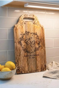 เขียงไม้กระถินแกะสลักลายดอกไม้แบบกำหนดเอง พร้อมสลักชื่อ  ทนทาน ปลอดภัยสำหรับอาหาร เหมาะสำหรับเป็นของขวัญ - Product Image 6