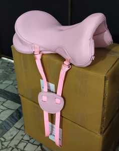 Sillín de Caballo Sintético Rosa Estilo Inglés, Resistente, Marca Bluhorse, Juego Completo |   Pechera Ligera para Montar a Caballo en Senderos - Product Image 6