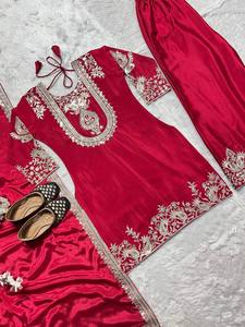 Robe traditionnelle indienne pakistanaise en soie rouge brodée pour femmes avec travail argenté, coupe classique, tenue de mariage - Product Image 3