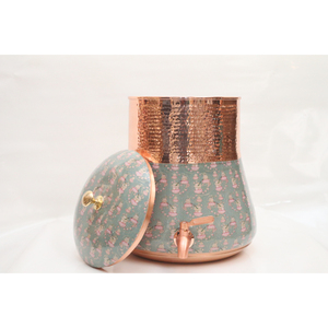 Distributeur d'eau artisanal en cuivre pur avec motif floral imprimé, pot en cuivre martelé pour une hydratation ayurvédique saine et le bien-être à domicile - Product Image 2