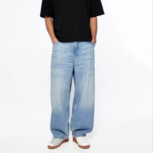 Jean en denim gris et noir personnalisé pour homme, coupe droite ample et large, en coton - Product Image 1