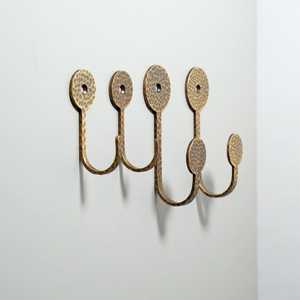 Gancho de latón hecho a mano, antideslizante, diseño clásico, gancho de latón para sujetar ropa, accesorios para armario, de Universal Overseas - Product Image 1