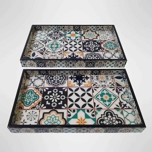 Plateau décoratif à motif abstrait rond avec bordure dorée, design moderne, finition métallique, poignée pour la décoration de la maison - Product Image 4