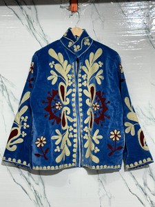 Chaqueta Suzani de Terciopelo Hecha a Mano con Diseño Dinámico Explosivo y Comodidad Superior, Abrigo de Invierno Bohemio con Bordado Floral, Prenda Exterior Artesanal - Product Image 2