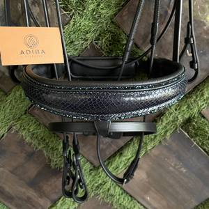 Brida de Doma de Cuero Negro de Lujo con Patente de Serpiente Azul Grabada, Diadema de Cristal Azul, Acolchado Ultra Suave, Equipo Ecuestre - Product Image 2