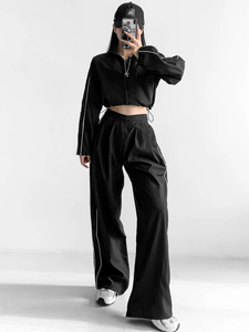 Ensemble survêtement coupe-vent pour femme avec veste courte personnalisée, bleu marine avec passepoil blanc et pantalon plissé à jambe large, style streetwear, vente en gros - Product Image 2