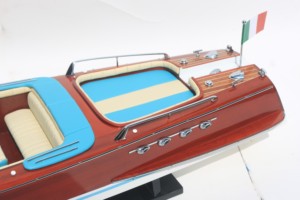 เรือเร็วไม้ทำมือรุ่น SUPER RIVA LAMBOR.GHINI LUXURY EDITION จากอิตาลี ขัดเงา ทาสี พร้อมตั้งโชว์ สำหรับธุรกิจหรูหรา - Product Image 6