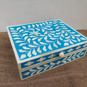 กล่องเก็บของตกแต่งลายดอกไม้สีฟ้าและสีขาวทำมือ พร้อมลายฝังกระดูก กล่องใส่เครื่องประดับไม้ ราคาดีที่สุด - Product Image 1