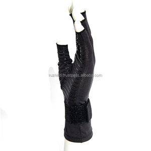 Gants de golf à adhérence avancée avec maille respirante et paume souple, conçus pour le confort, la stabilité et un soutien fiable pour le jeu en extérieur - Product Image 2
