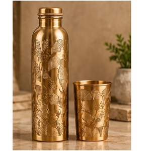 Juego de Botella de Agua Bohemia de Cobre con Dos Vasos, Diseño Mandala Azul y Dorado, Artículos de Bebida Metálicos Hechos a Mano - Product Image 3