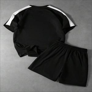 Ensembles courts personnalisés pour hommes en gros – T-shirt et short assortis, tenue respirante pour l'été, OEM Polyester/Coton Numérique - Product Image 3