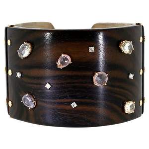 Pulsera de Madera con Pentagrama Retro, Diseño Ancho con Remaches, Hecha a Mano, Resistente al Agua, Color Natural, Accesorio Unisex - Product Image 2