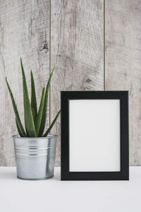 Cadre photo en bois artisanal unique avec détails artistiques, idéal pour les intérieurs modernes et d'inspiration vintage. - Product Image 2