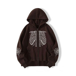 Sudadera premium con detalles de pedrería, textura suave, tacto cálido, perfecta para el invierno y looks de moda llamativos. - Product Image 1