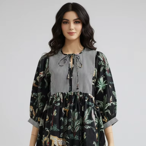 เดรสสั้นพิมพ์ลายป่าสีดำ ผ้าฝ้าย 100% ทรงโบโฮสำหรับผู้หญิง ทรงปกติ เอวธรรมชาติ ทำมือ ซักได้ สวมใส่สบายทุกวัน ทรงเอไลน์ - Product Image 1