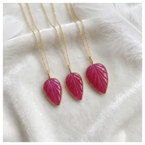 เครื่องประดับทำมือขายส่ง ทอง 18k ชุบทองเหลือง พลอยธรรมชาติ ทับทิม หยก รูปทรงใบไม้ สร้อยคอจี้แฟชั่นสำหรับผู้หญิง - Product Image 1