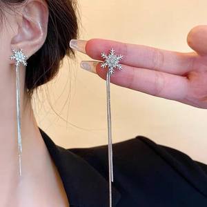 AMBER JEWELS Pendientes de Plata con Diamantes en Forma de Copo de Nieve, Chapados en Oro Sólido de 14K, Estilo Vintage Unisex para Uso Diario, Certificados por IGI - Product Image 2