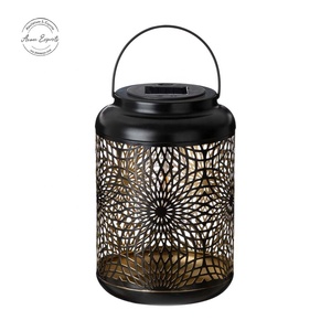 Lanterne noire à énergie solaire avec un design floral complexe pour l'éclairage extérieur du jardin et un décor élégant - Product Image 1