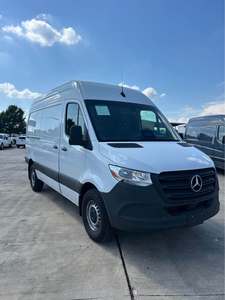 Mercedes-Benz Sprinter 2025 Usada, Furgoneta de Carga con Techo Alto - Product Image 2