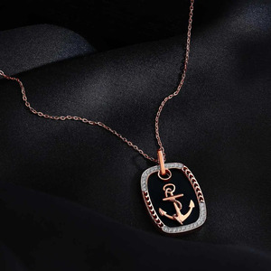 Collier chaîne avec pendentif ancre en or rose et émail noir, orné de diamants pour chien - Product Image 4