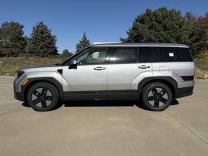 Luxueux et Spacieux pour SANTA FE HYBRID SE AWD SUV avec sièges en cuir, toit ouvrant, éclairage LED, transmission automatique, caméra de recul 360° - Product Image 5