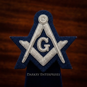 Insignia Masónica Hecha a Mano de Alambre de Plata, Escuadra y Compás, Emblema Personalizado de Logia G, Parche Bordado para Blazer, Venta al por Mayor - Product Image 1