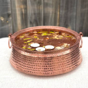 Cuenco de cobre martillado de primera calidad para pedicura en salón de belleza, con un elegante aspecto artesanal tradicional. - Product Image 1