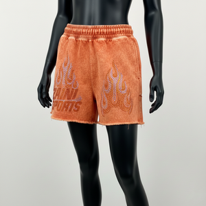 Pantalones Cortos Deportivos de Felpa de Algodón Premium de 320 GSM, Lavado Ácido, Color Naranja Óxido, con Logotipo de Llama con Pedrería Hotfix - Product Image 3