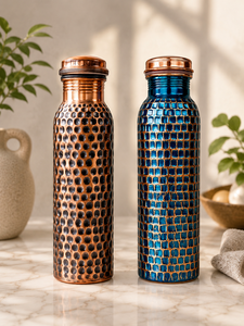 Botella de Agua de Cobre Puro Martillado a Mano con Acabado Texturizado en Cobre Antiguo y Azul, Tapa de Cobre Hermética - Product Image 1