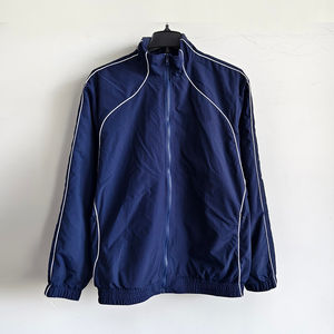 Conjunto Deportivo Personalizado de Invierno con Parches y Rayas, Chaqueta con Capucha y Cordón Ajustable, Pantalones de Felpa de Poliéster y Algodón para Hombre - Product Image 3