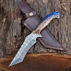 Couteau de Bushcraft en Acier Damas Forgé à la Main, Manche en Bois de Pin, Couteau Bowie à Lame Pleine avec Étui en Cuir, Support OEM/ODM Personnalisé - Product Image 1