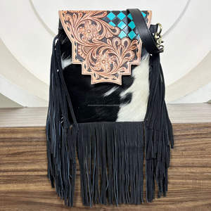 Sac à main bandoulière de luxe pour femme en cuir de vachette fleuri et gaufré, motif damier, avec franges en poils de vache - Product Image 4