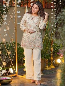 TENNECY Nuevo Conjunto de Moda para Mujer, para Bodas, Diwali y Fiestas, en Crepé de Seda Elástico y Reversible, con Bordado, Top y Pantalón - Product Image 3