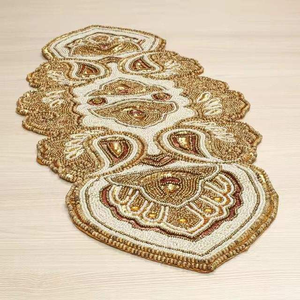Exquisitos y Extravagantes Caminos de Mesa con Cuentas, Diseño de Hojas Multicolores, Decoración de Mesa Bordada a Mano, Camino de Mesa Bordado con Cuentas - Product Image 4