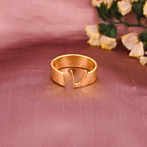 Anillo Ajustable de Latón con Inicial de Letra V, Chapado en Oro, Elegante y Moderno, para Mujer, Regalo de Boda o Compromiso, Lote al por Mayor de 25 Pares - Product Image 1