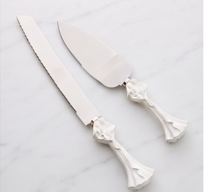 Ensemble de 2 couteaux et spatules à gâteau en céramique avec manche en forme de femme, lame en acier inoxydable, pour usage domestique et pour les fêtes - Product Image 1