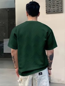 เสื้อยืดลำลองผู้ชายแขนสั้น ผ้าถักเนื้อสัมผัสพิเศษ สไตล์หรูหรา ผลิตจากโพลีเอสเตอร์/คอตตอน 100%  รับผลิตตามแบบ  แห้งเร็ว น้ำหนักเบา เป็นมิตรต่อสิ่งแวดล้อม - Product Image 6