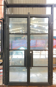 Puerta de Entrada Doble Moderna de Hierro con 4 Paneles de Vidrio, Construcción de Acero Personalizada de Primera Calidad, Diseño Elegante, Uso en Exteriores, Hecho en Vietnam - Product Image 2