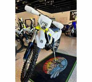 VENTAS RÁPIDAS PARA LA HUSQVARNA FE 450 2025, Nueva Motocicleta Deportiva Doble Propósito - Product Image 6