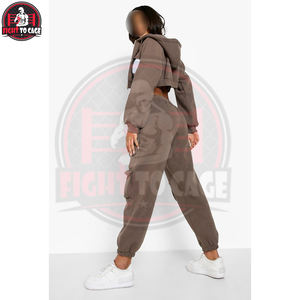 Conjunto Deportivo de Mujer en Color Marrón, Top Corto y Pantalones, Ropa Casual de la Mejor Calidad, Sudadera con Capucha de Manga Larga y Pantalones - Product Image 3