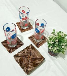 Alfombrillas cuadradas básicas de ratán para uso diario, protegen las superficies de la condensación o derrames y los escritorios de la oficina de las tazas. De la India. - Product Image 3