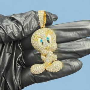 Pendentif Tweety Bird Iced Out en Argent 925 Plaqué Or 18K avec Moissanite Ronde Taille Brillant, Breloque Cartoon, Cadeau Unisexe - Product Image 1