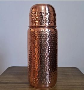 Bouteille en cuivre écologique pour le stockage de l'eau, récipient à boisson en métal réutilisable favorisant l'hydratation naturelle et les habitudes de bien-être - Product Image 1
