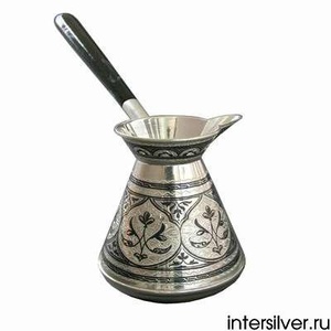 Cafetera Turca Cezve Hecha a Mano en Plata con Asa Negra y Grabado Floral para Preparación Tradicional de Café - Product Image 1