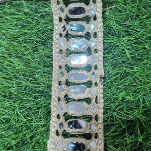 Tela de encaje premium con espejos bordados a mano, ribete de encaje tradicional con espejos para decoración de vestidos, saris y prendas textiles. - Product Image 1