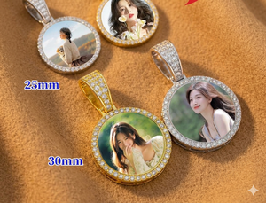 Colgante de Moissanita con Baño de Oro Amarillo y Fotos - Product Image 1