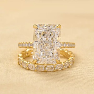 Elegante Anillo de Compromiso de Plata 925 con Moissanita Corte Radiante, Chapado en Oro Amarillo, Color D y Claridad VVS para Mujer - Product Image 4